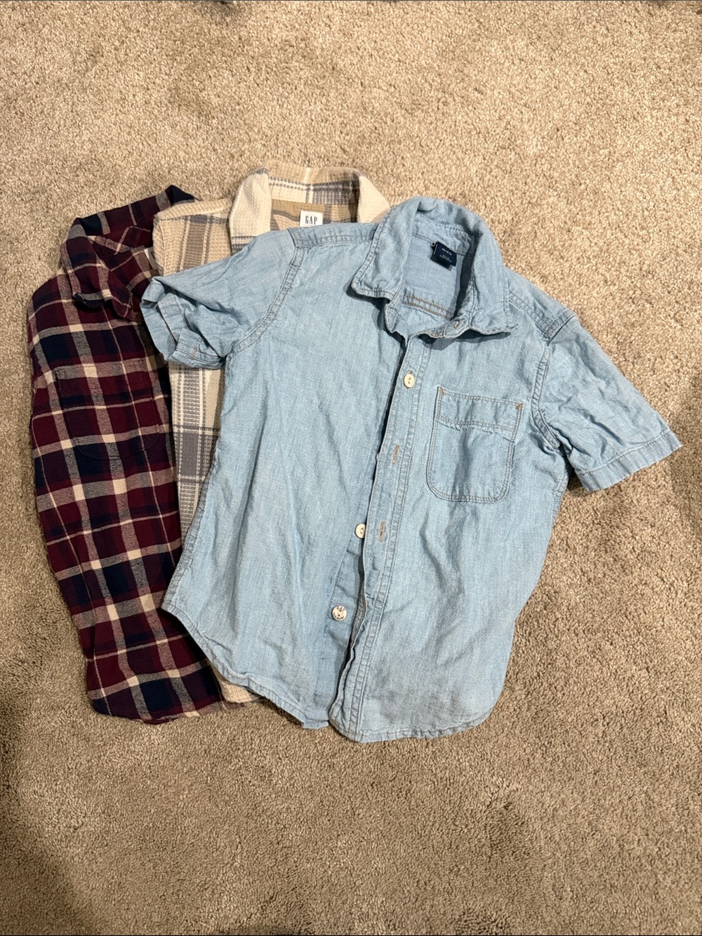 3 GAP kids button down shirts size XS (4-5)